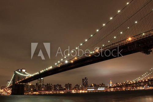 Fototapeta Brooklyn Bridge i Manhattan skyline At Night, New York City
