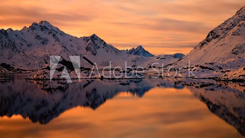 Fototapeta Pomarańczowy zachód słońca Steinefjorden