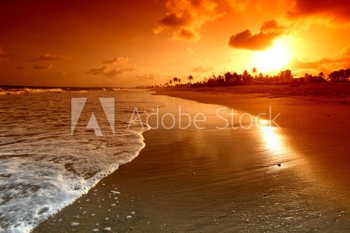 Obraz Morskie fale na piaszczystej plaży