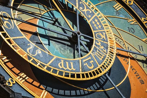 Obraz Różne oblicza czasu –starożytny zegar