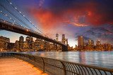 Fototapeta Brooklyn Bridge Park, Nowy Jork. Spektakularny widok na zachód słońca