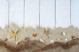 Fototapeta Drewniany tło z białą przestrzenią dla morza i plaży być na wakacjach