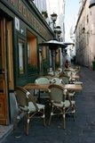 Fototapeta Typowa paryska kawiarnia na świeżym powietrzu w Montmartre
