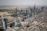 Obraz Sheikh Zayed Road In UAE, zaśmiecone zabytkami