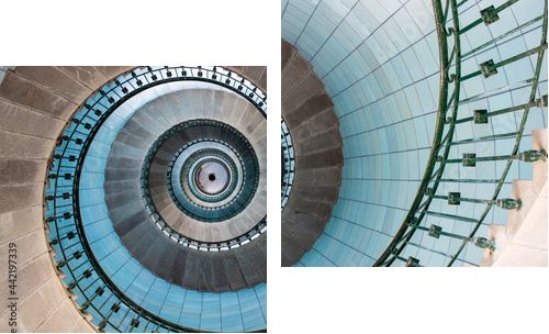 Schody spiralne wewnątrz latarni morskiej - Obraz dwuczęściowy, Dyptyk
