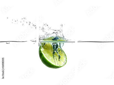 Pół limonki rozpryskuje się w wodzie - Obraz trzyczęściowy, Tryptyk