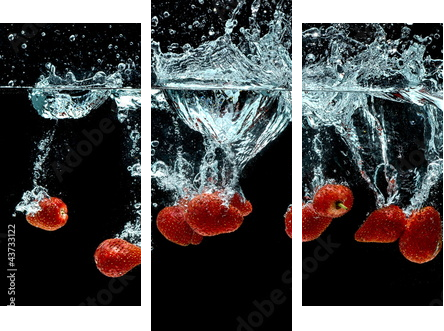 Owoce truskawkowe Splash na wodzie - Obraz trzyczęściowy, Tryptyk