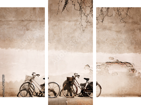 Włoscy starzy bicykle opiera przeciw ścianie - Obraz trzyczęściowy, Tryptyk