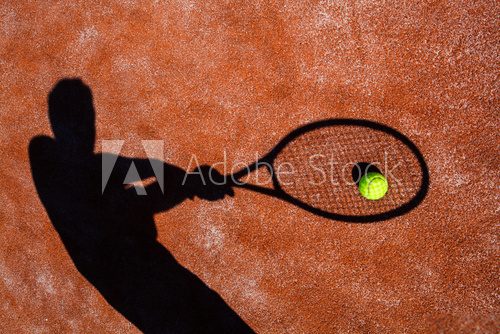 Fototapeta cień tenisisty w akcji na korcie tenisowym