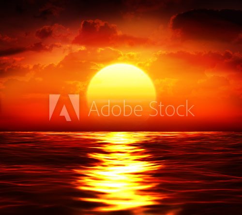 Fototapeta duży zachód słońca nad morzem - motyw letni