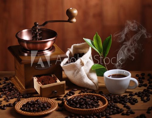 Fototapeta filiżanka kawy espresso z drewnianym szlifierką