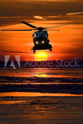 Fototapeta Helikopter o zachodzie słońca