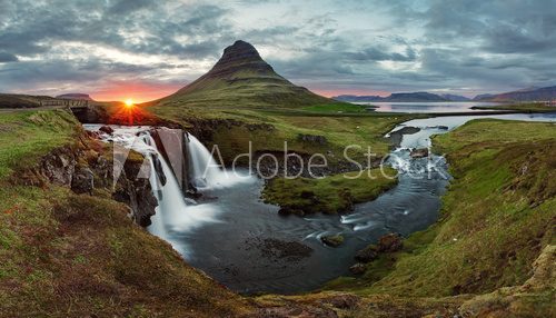 Fototapeta Iceland Krajobrazowa wiosny panorama przy zmierzchem