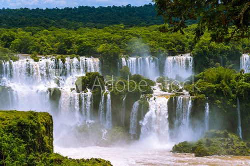 Fototapeta Iguazu Falls lub Iguassu Falls w Brazylii. Kaskada wodospadów