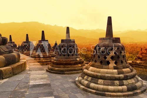 Fototapeta Jawajski Borobudur o zachodzie słońca