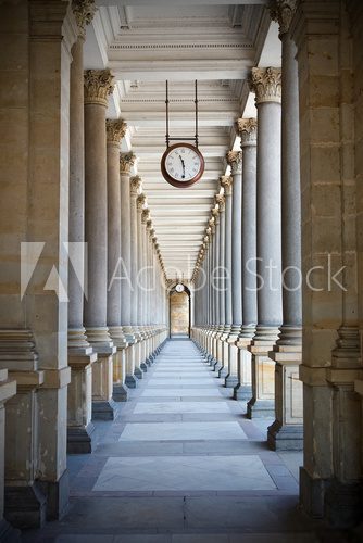 Fototapeta Klasyczna stylowa kolumnada w Karlovy Vary, republika czech