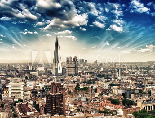 Fototapeta Londyn. Panorami widok z lotu ptaka na panoramę miasta o zmierzchu