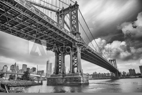 Fototapeta Manhattan Bridge, Nowy Jork. Niesamowite wideangle w górę vi