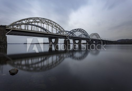 Fototapeta Mostem w stronę słońca