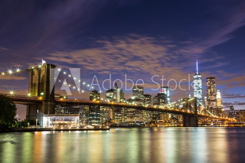 Fototapeta Nocna panorama z mostem Brooklyn
