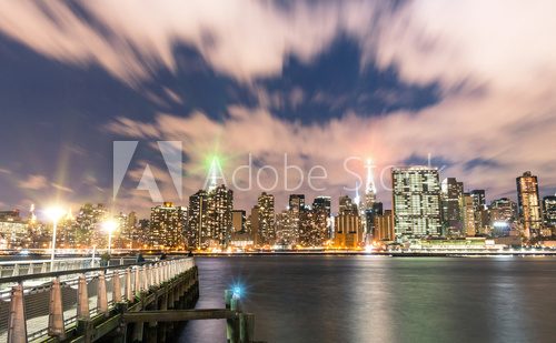 Fototapeta Nowy Jork - Skyline nocą z Long Island - Manhattan Do