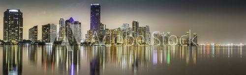 Fototapeta Panorama centrum Miami w nocy