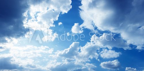 Fototapeta piękne błękitne niebo z chmurami