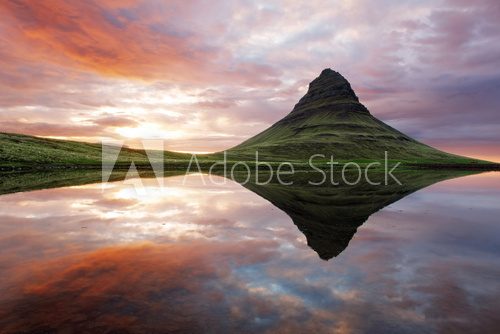 Fototapeta Piękny krajobraz górski Islandii