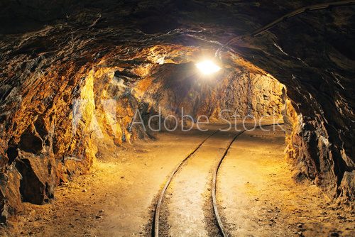 Fototapeta Podziemny tunel kopalniany, przemysł wydobywczy