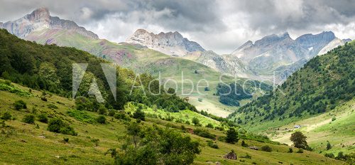 Fototapeta Pyrenees gór krajobraz w Huesca, Hiszpania