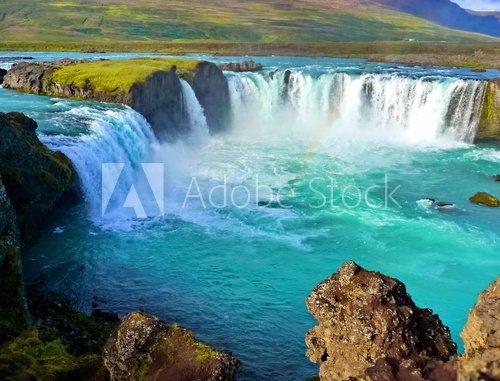 Fototapeta Rzeka i szeroki wodospad w Islandii