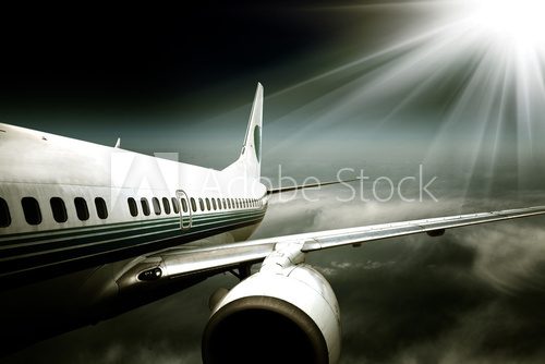Fototapeta samolot z niebieskim tle nieba.