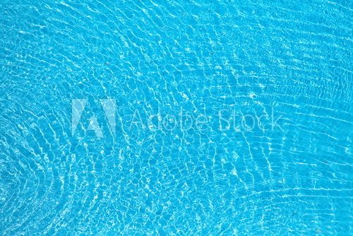 Fototapeta Skąpany w błękitnej wodzie