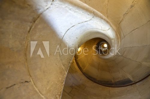 Fototapeta spiralne schody w ruinach Santa Maria, Cazorla