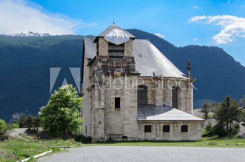 Fototapeta Spokój górskiego kościoła
