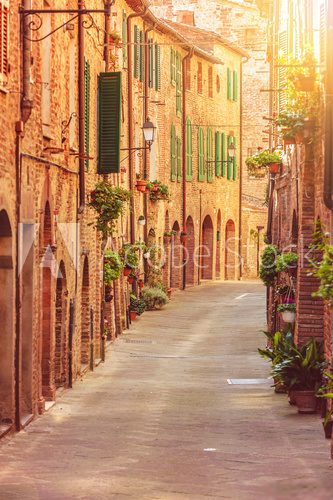 Fototapeta Stare piękne toskańskie ulicy w włoskim miasteczku