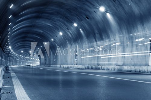 Fototapeta Streszczenie samochód w trajektorii tunelu