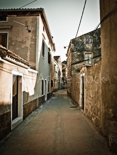 Fototapeta Wąska ulica śródziemnomorska w Dalmacji