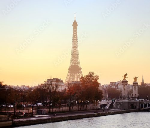 Fototapeta Widok na wieżę Eiffla w godzinach wieczornych, Paryż, Francja