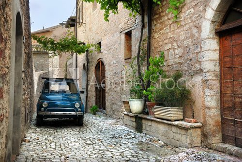 Fototapeta Włoski stary samochód, Spello, Włochy