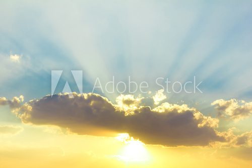 Fototapeta Wschód słońca niebo z oświetlone chmury
