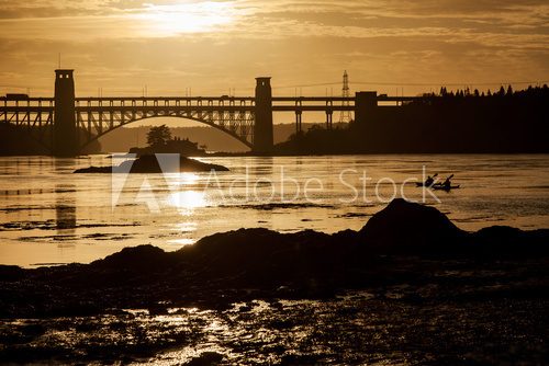 Fototapeta Zachód słońca i Brittania Bridge