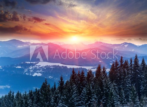 Fototapeta Zachód słońca nad zimowymi górami