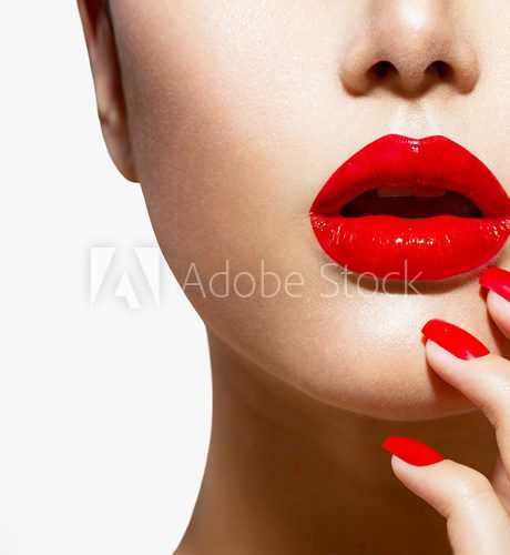 Obraz Czerwony seksowny zbliżenie usta i paznokcie. Manicure i makijaż