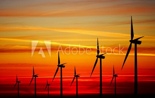 Obraz Farmy wiatrowe turbiny o zachodzie słońca