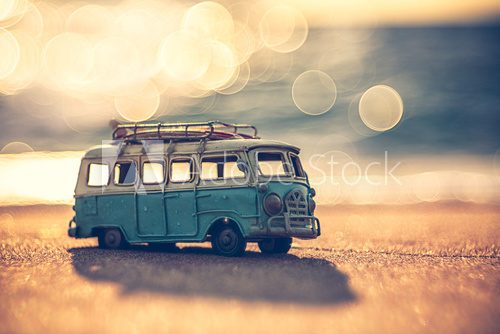 Obraz Miniaturowy van przy zachodzie słońca