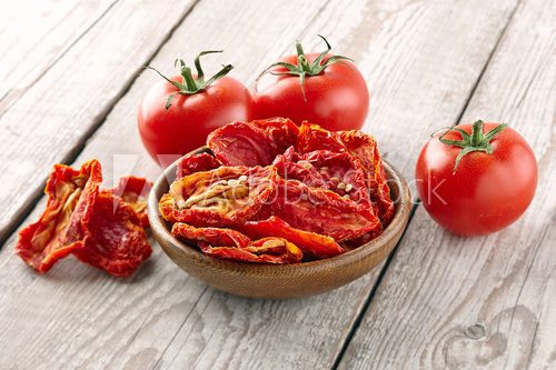 Obraz Suszone i świeże pomidory