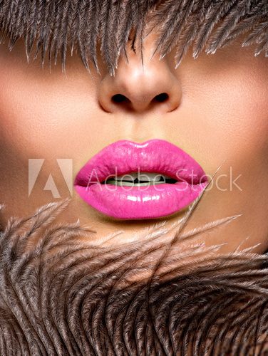 Obraz Zbliżenie Piękne kobiece usta z różową szminką