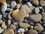 Fototapeta Kamienna plaża z ciepłym sercem