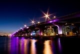 Fototapeta Most. Światło, nadzieja i inna droga